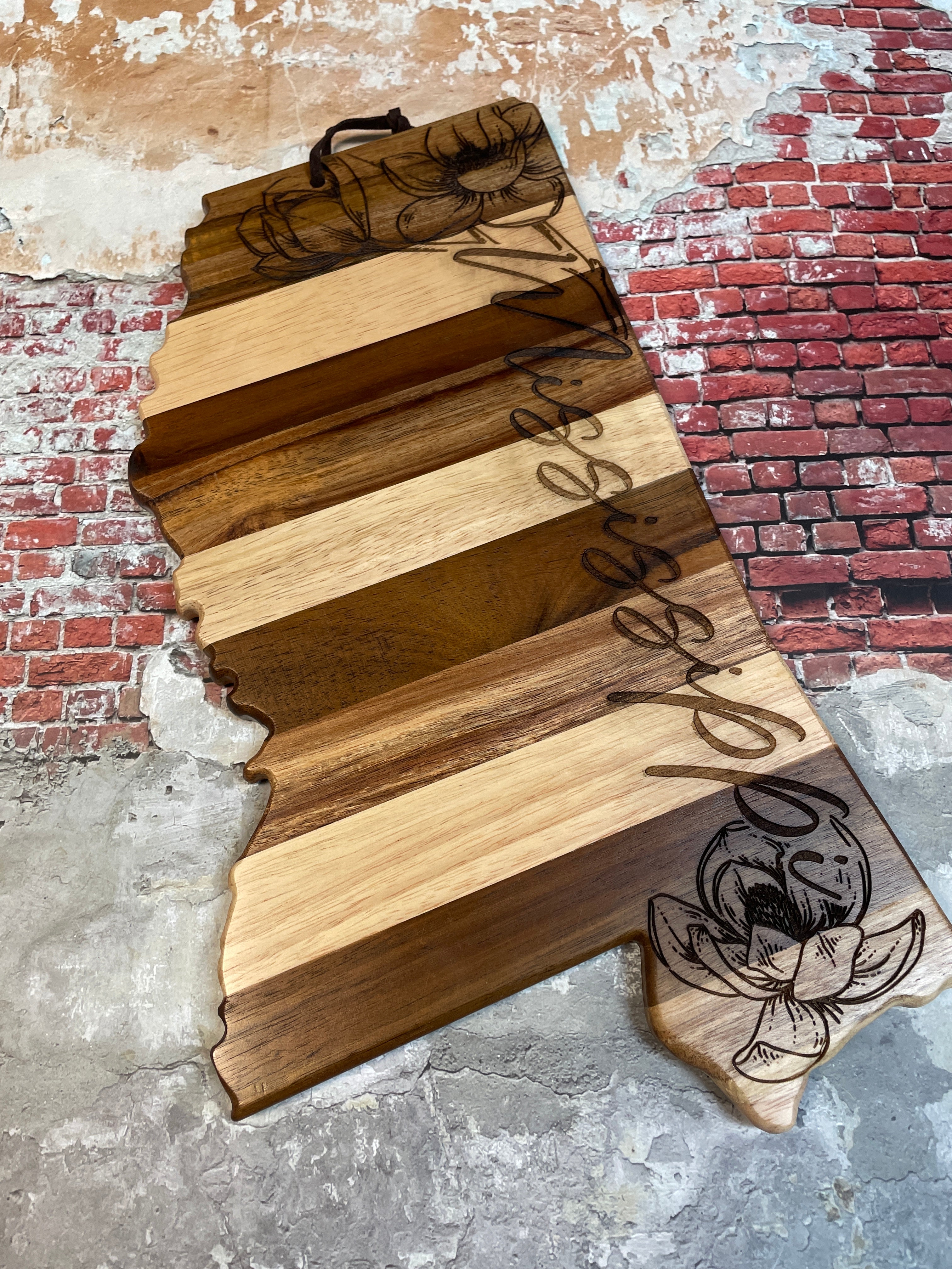 Rock & Branch Mississippi Magnolia Serving Board - Thumbnail 2